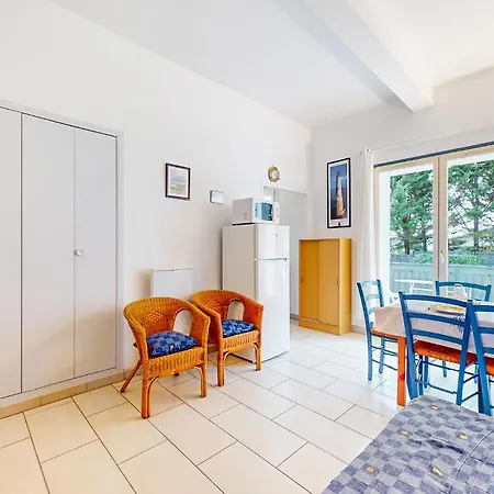 Апартаменты 1 Bedroom Cozy In
